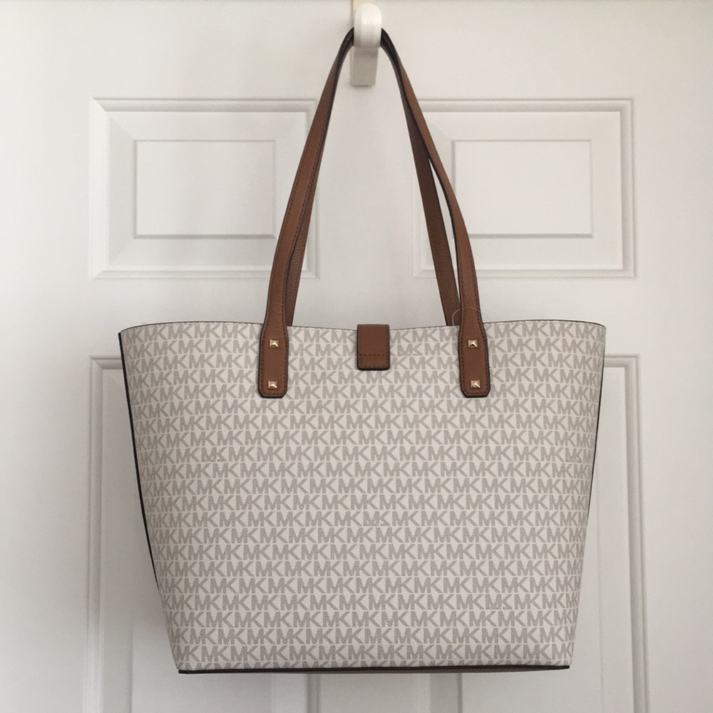 Michael Kors Tote Signature Brand Monogram Gold Hardware Tan Handle - Picture 6 of 9